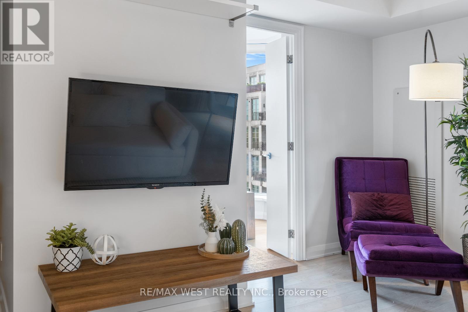 Photo 24 of 704 155 Yorkville Avenue, Toronto ON