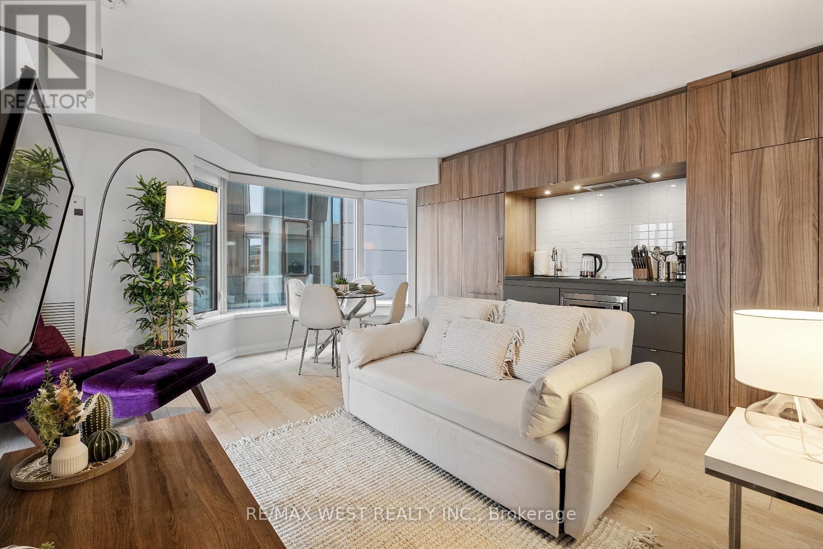 Photo 26 of 704 155 Yorkville Avenue, Toronto ON