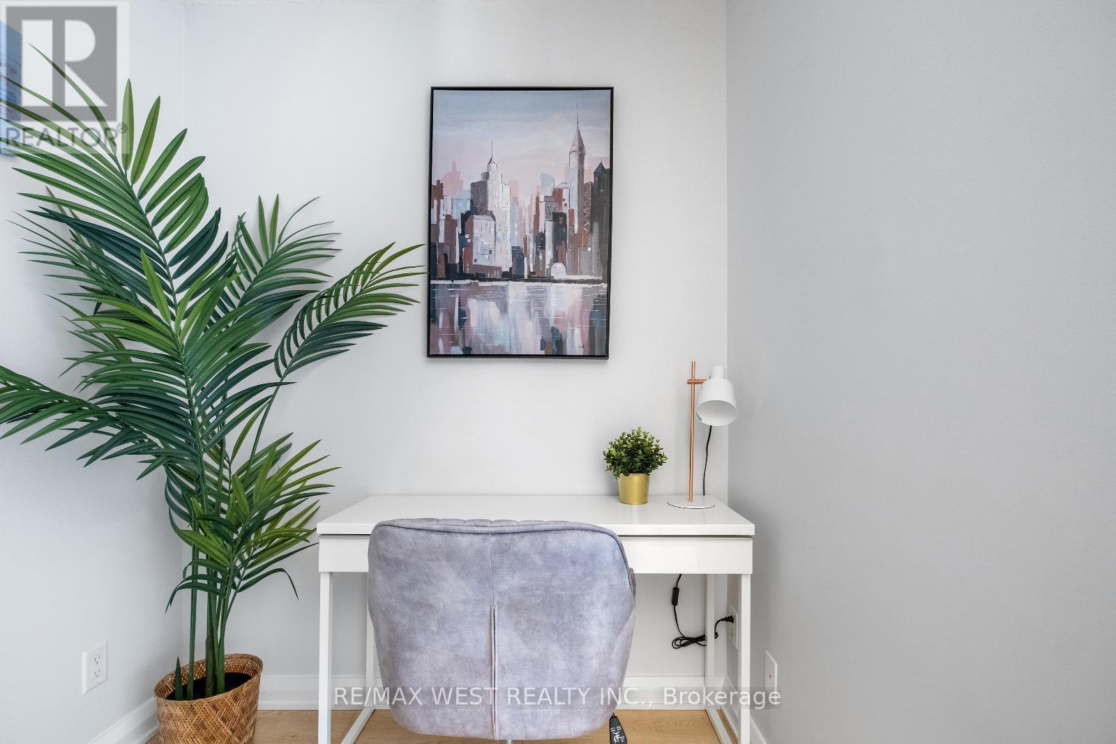 Photo 30 of 704 155 Yorkville Avenue, Toronto ON