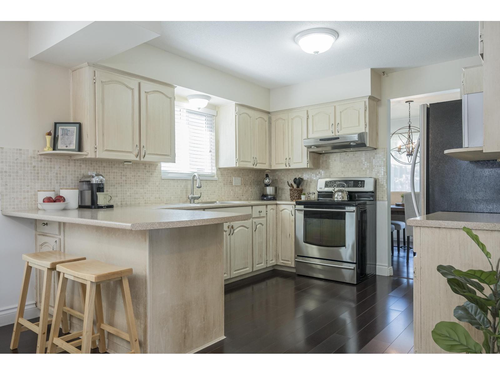 Photo 13 of 9297 211 Street, Langley BC