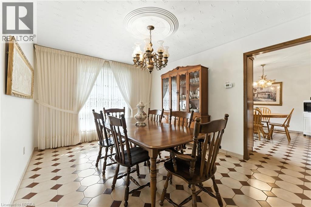 Photo 10 of 77 Glenwood Drive, Brantford ON