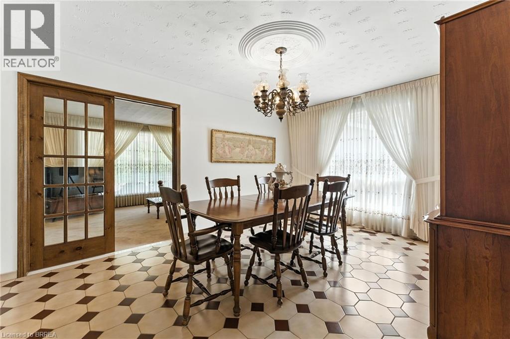 Photo 11 of 77 Glenwood Drive, Brantford ON