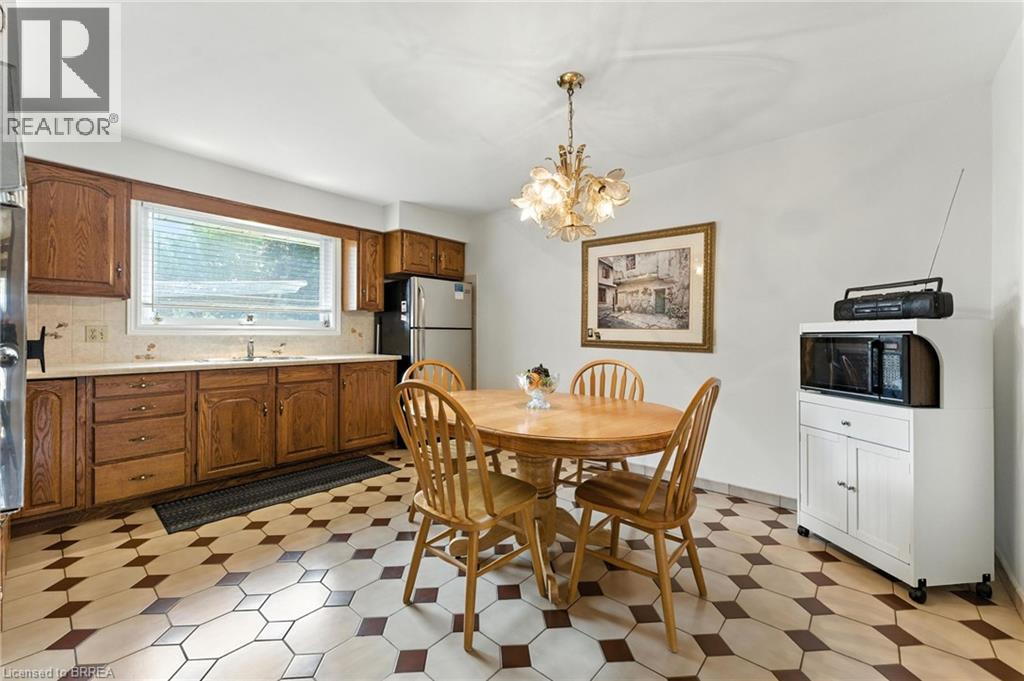 Photo 12 of 77 Glenwood Drive, Brantford ON