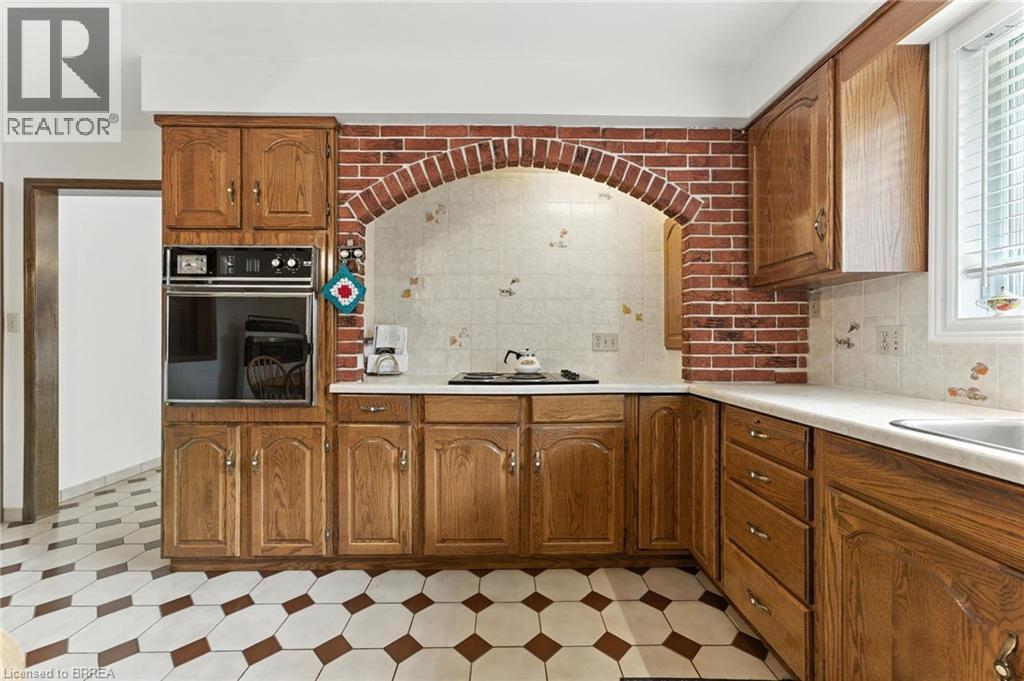 Photo 14 of 77 Glenwood Drive, Brantford ON