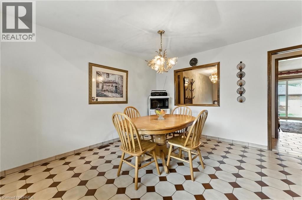 Photo 15 of 77 Glenwood Drive, Brantford ON
