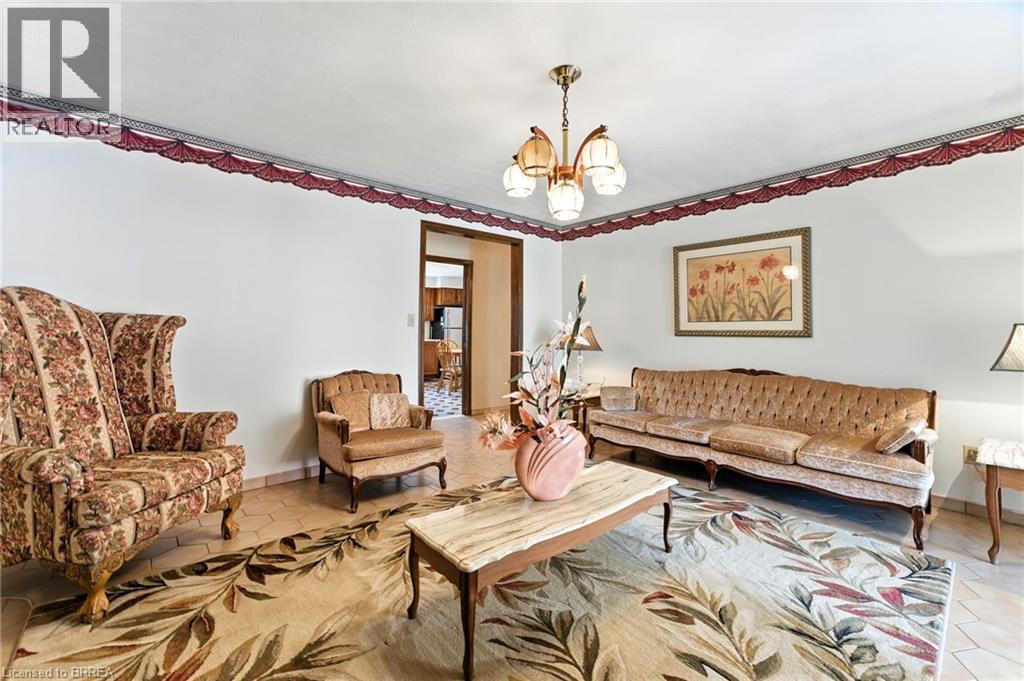 Photo 17 of 77 Glenwood Drive, Brantford ON