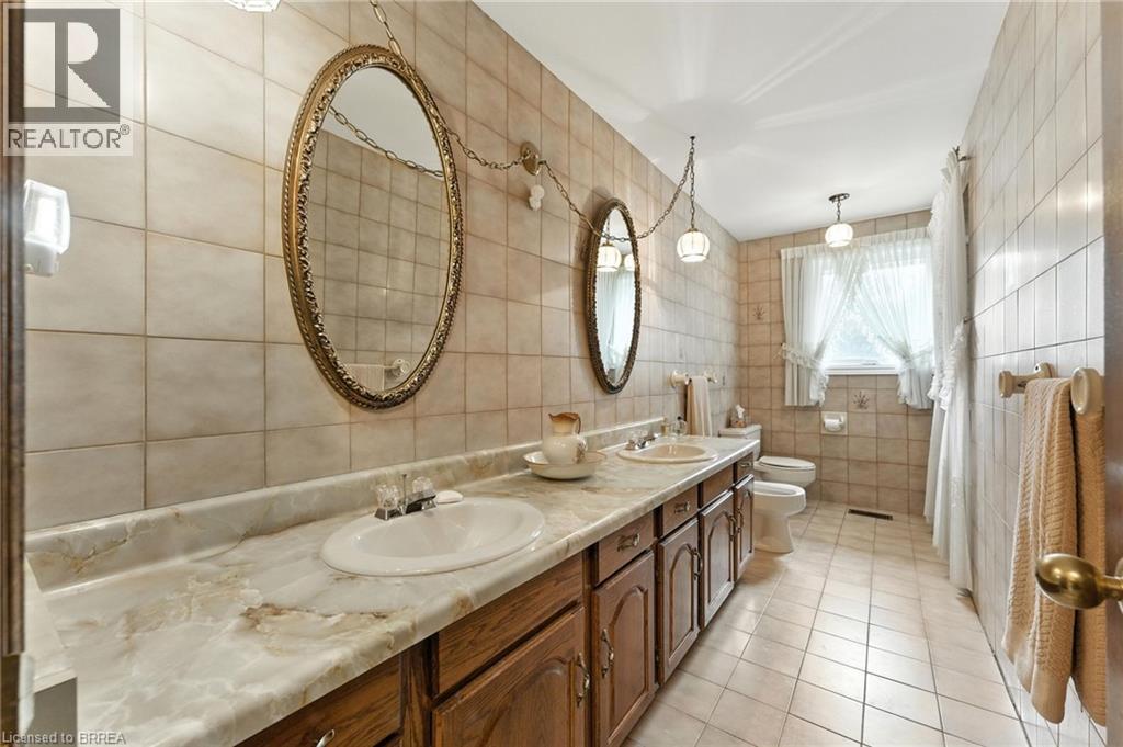 Photo 22 of 77 Glenwood Drive, Brantford ON