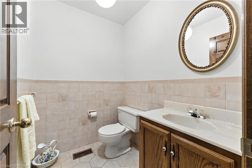 Photo 24 of 77 Glenwood Drive, Brantford ON
