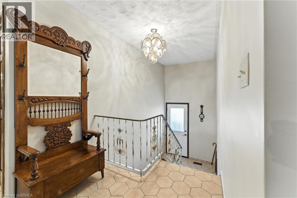 Photo 25 of 77 Glenwood Drive, Brantford ON