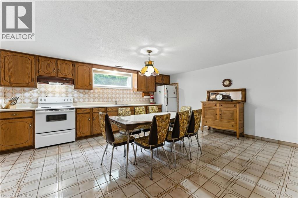 Photo 27 of 77 Glenwood Drive, Brantford ON