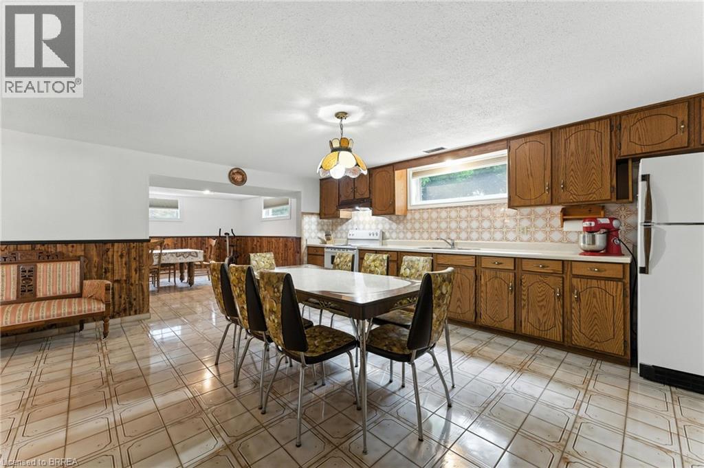 Photo 28 of 77 Glenwood Drive, Brantford ON