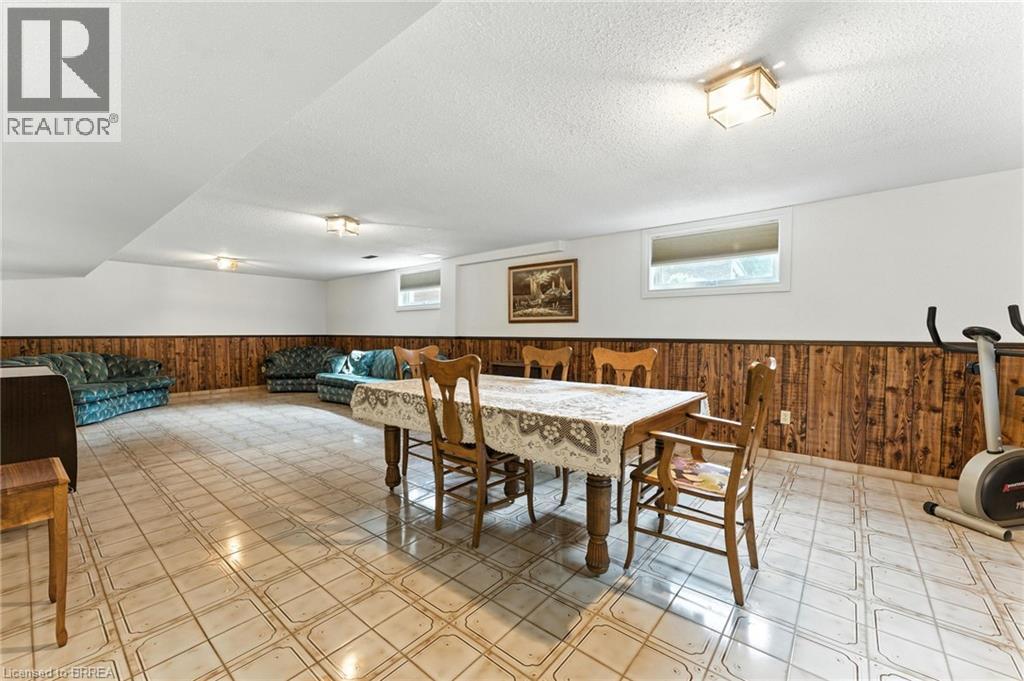 Photo 31 of 77 Glenwood Drive, Brantford ON