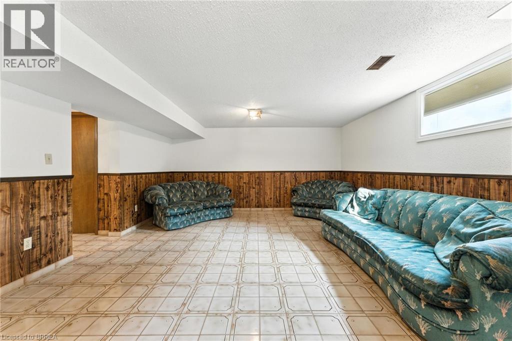 Photo 33 of 77 Glenwood Drive, Brantford ON