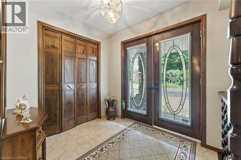 Photo 6 of 77 Glenwood Drive, Brantford ON