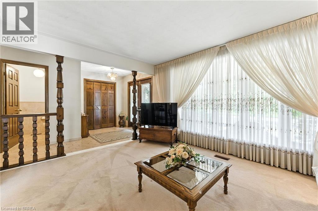 Photo 8 of 77 Glenwood Drive, Brantford ON