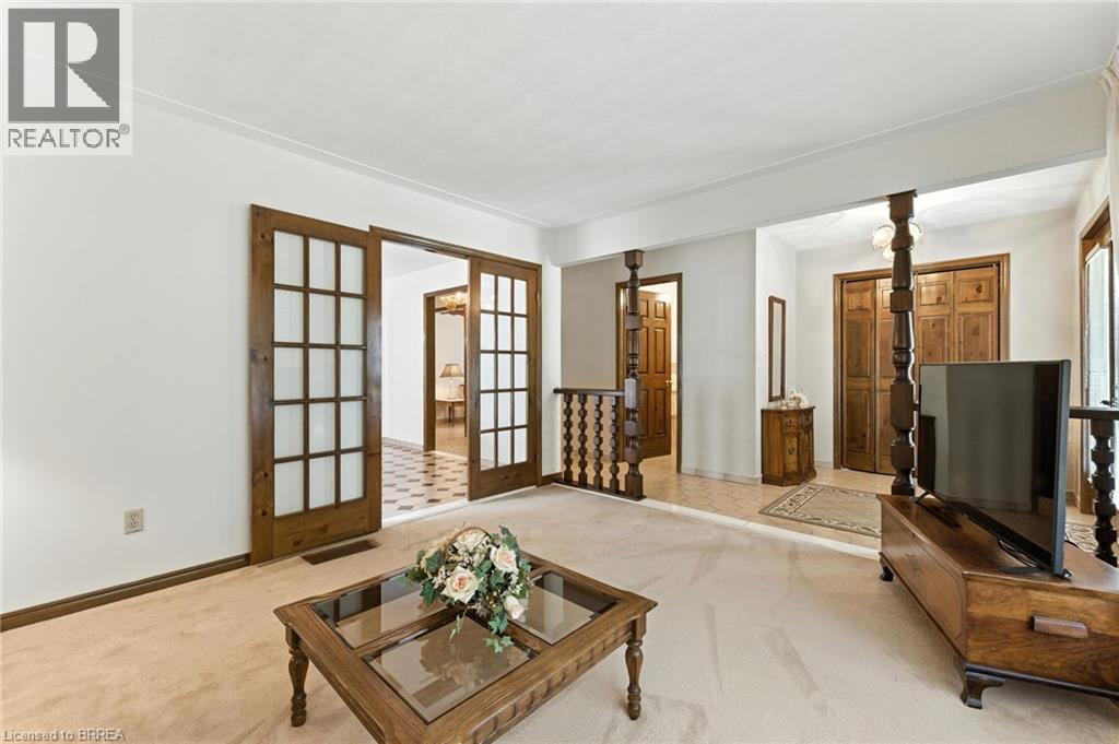 Photo 9 of 77 Glenwood Drive, Brantford ON