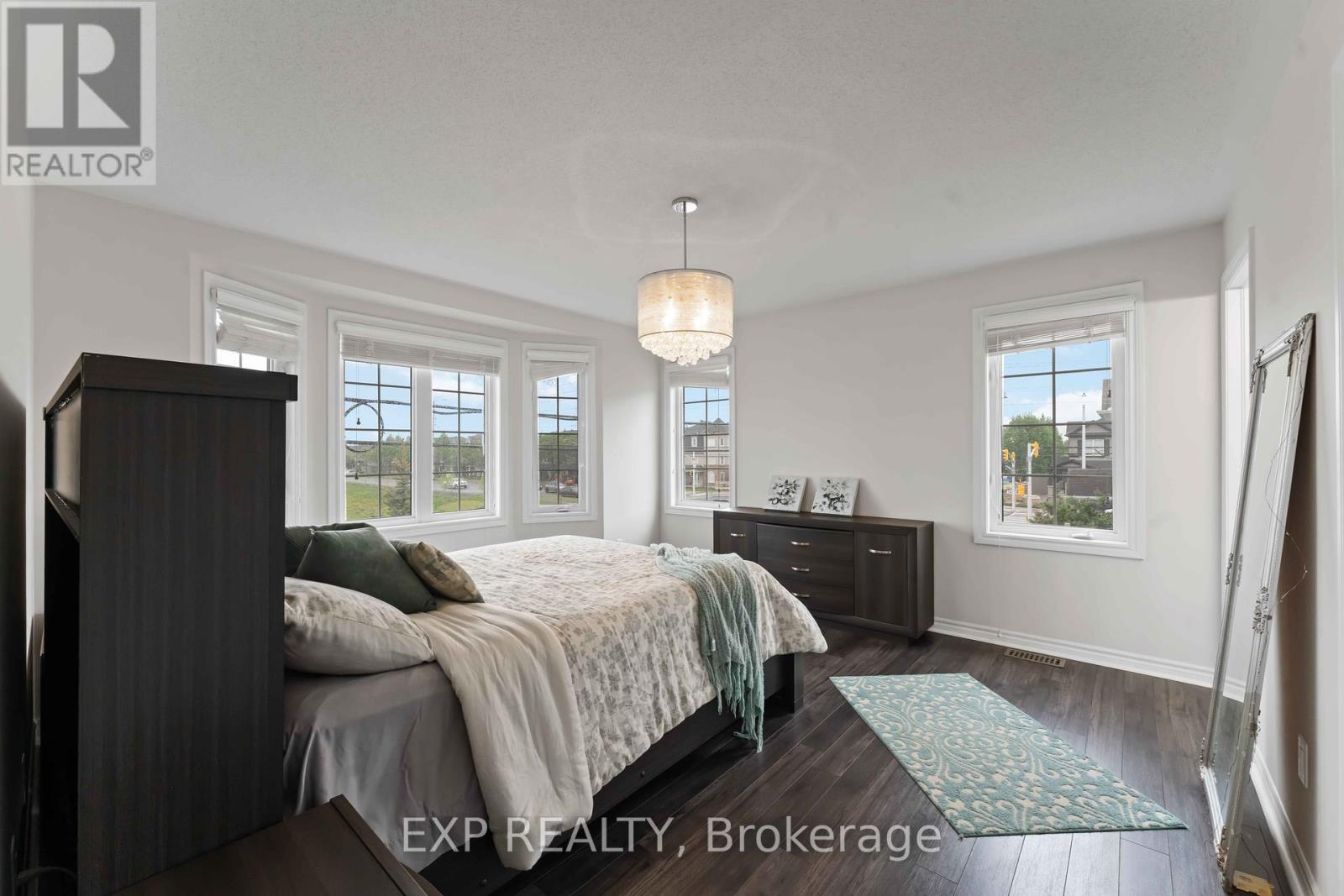 Photo 11 of 226 Par La Ville Circle, Ottawa ON