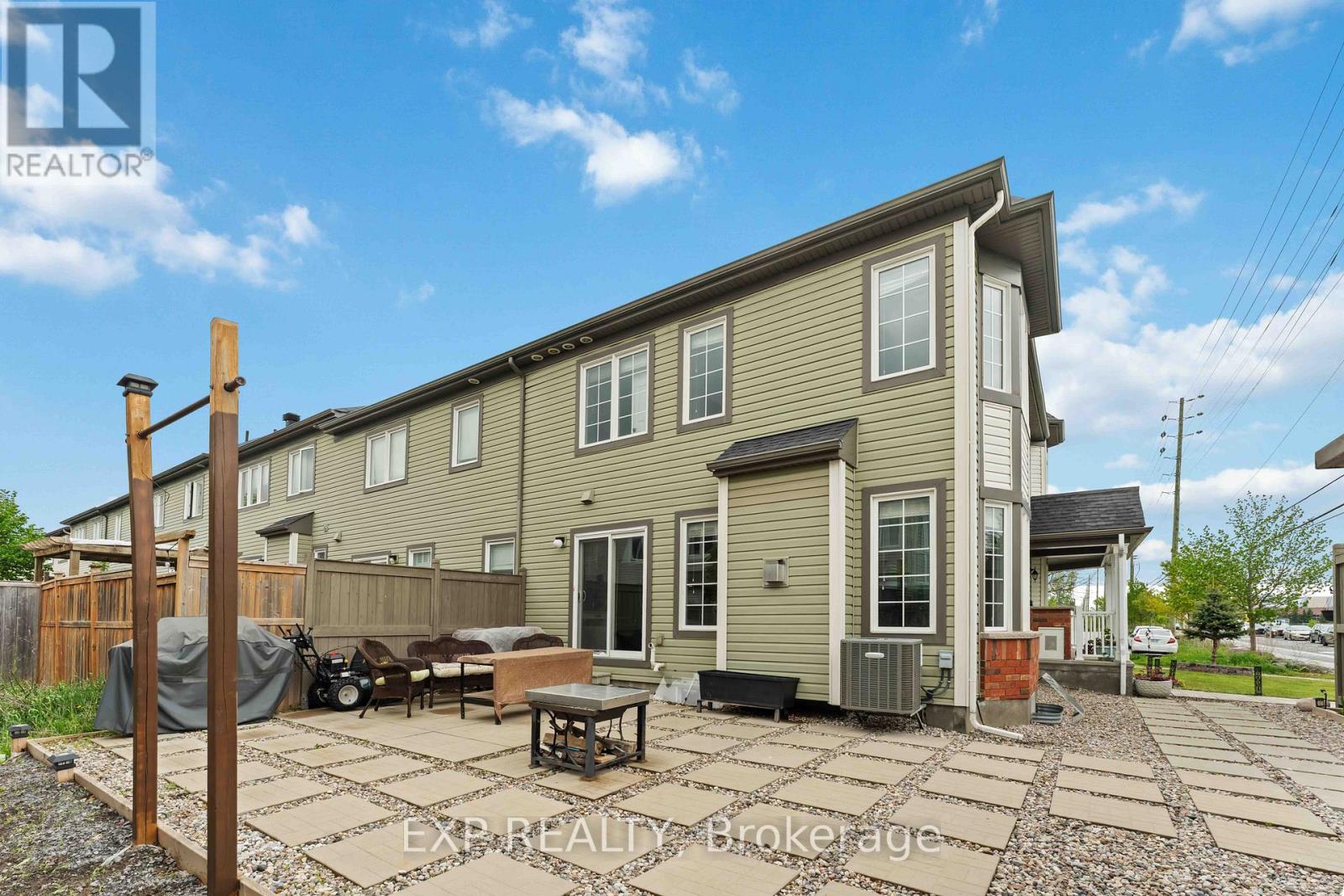 Photo 4 of 226 Par La Ville Circle, Ottawa ON