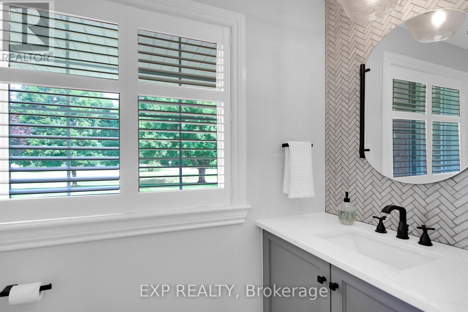 Photo 12 of 6202 Deermeadow Drive, Ottawa ON