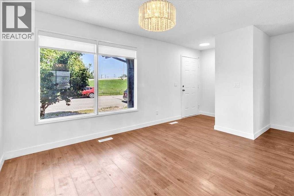 Photo 14 of 99 Shawmeadows Close Sw, Calgary AB