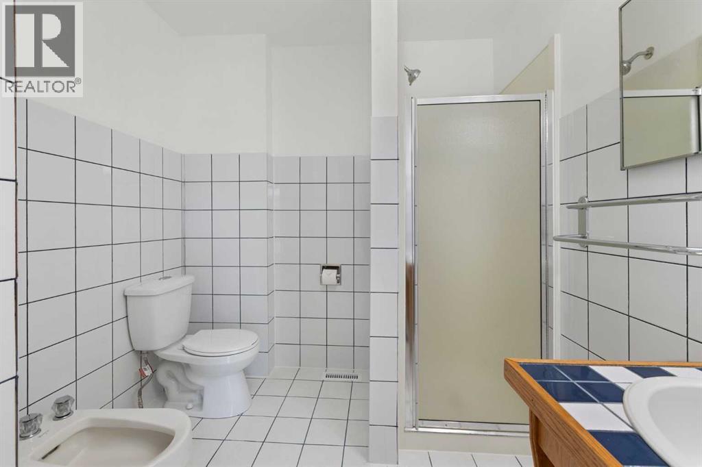 Single Family House 4 Level for Sale in  Pasadena Gardens NE Monterey Park Calgary 