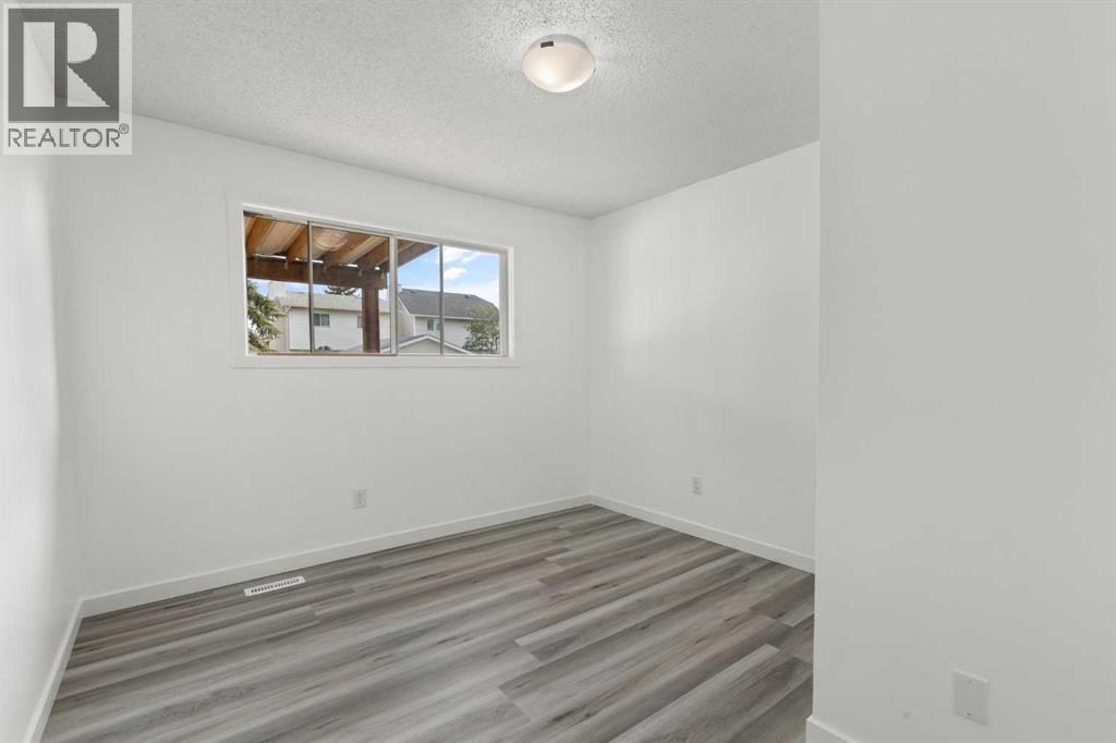 Single Family House 4 Level for Sale in  Pasadena Gardens NE Monterey Park Calgary 