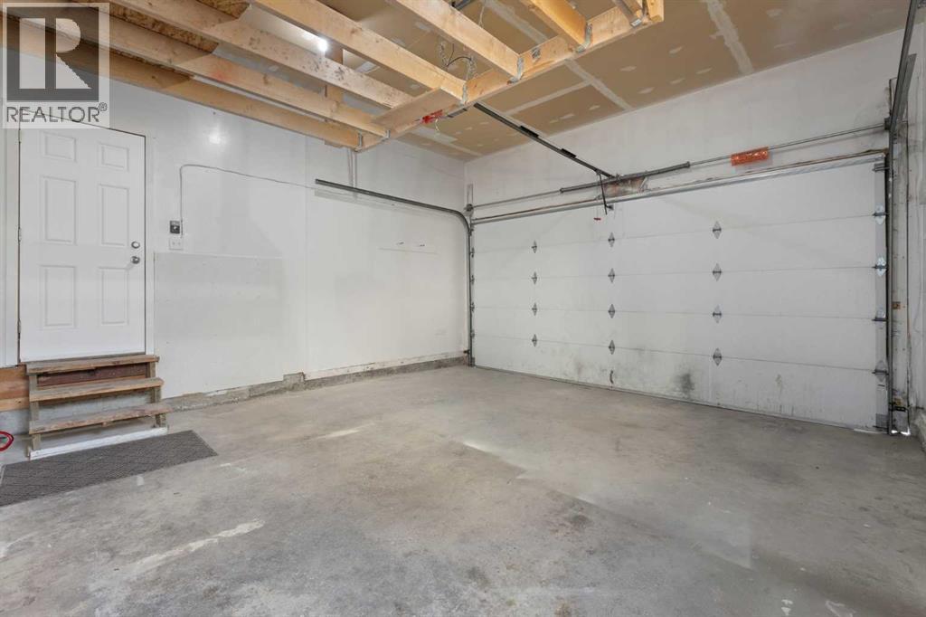 Single Family House 4 Level for Sale in  Pasadena Gardens NE Monterey Park Calgary 