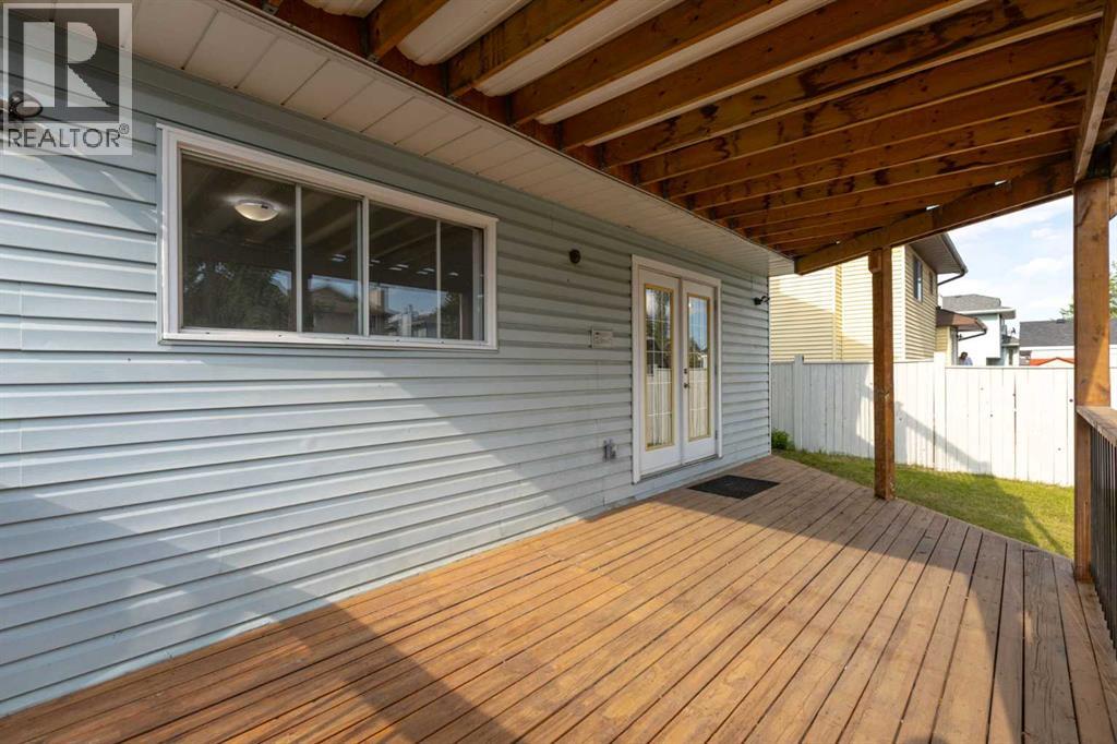 Single Family House 4 Level for Sale in  Pasadena Gardens NE Monterey Park Calgary 