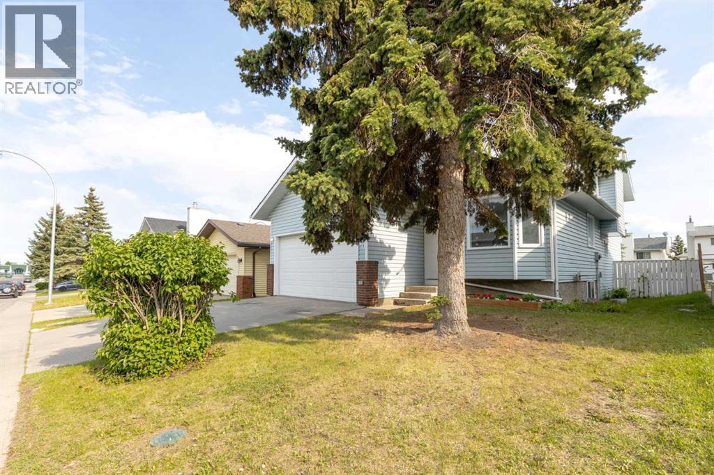 Single Family House 4 Level for Sale in  Pasadena Gardens NE Monterey Park Calgary 