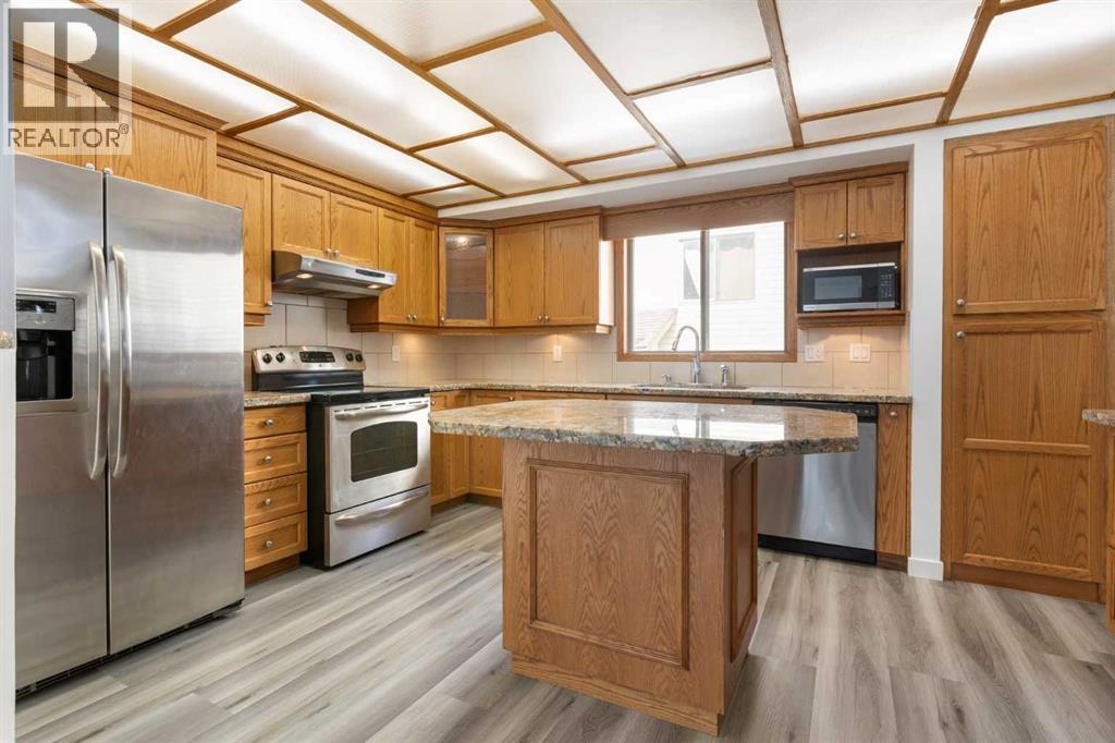Single Family House 4 Level for Sale in  Pasadena Gardens NE Monterey Park Calgary 