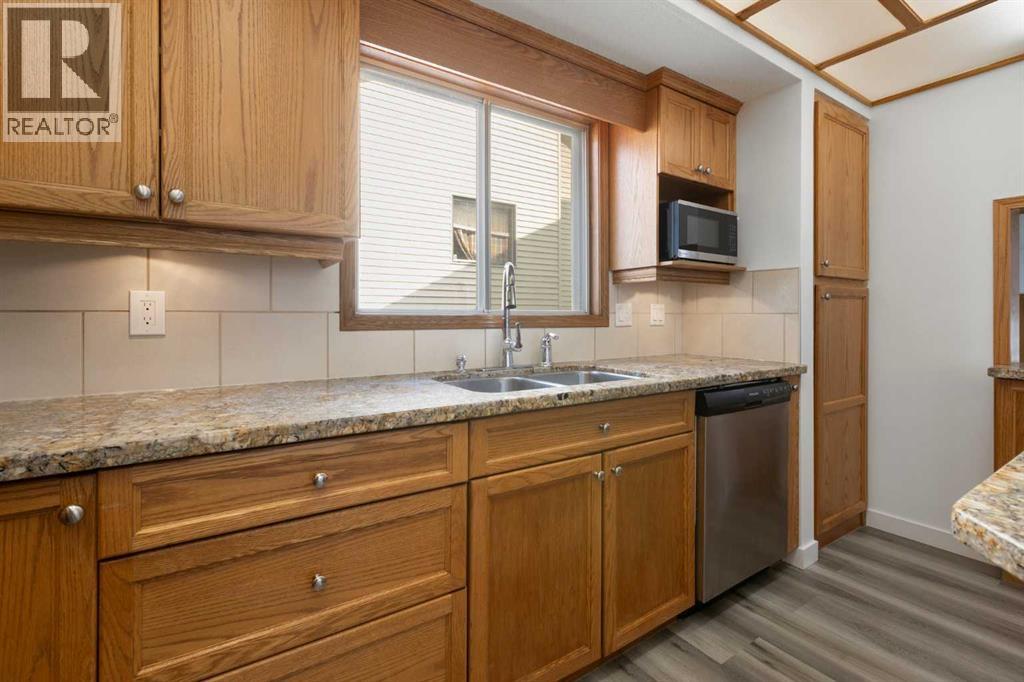 Single Family House 4 Level for Sale in  Pasadena Gardens NE Monterey Park Calgary 