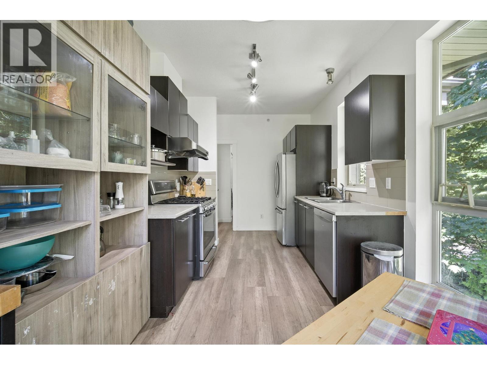 Photo 4 of 407 9319 University Crescent, Burnaby BC