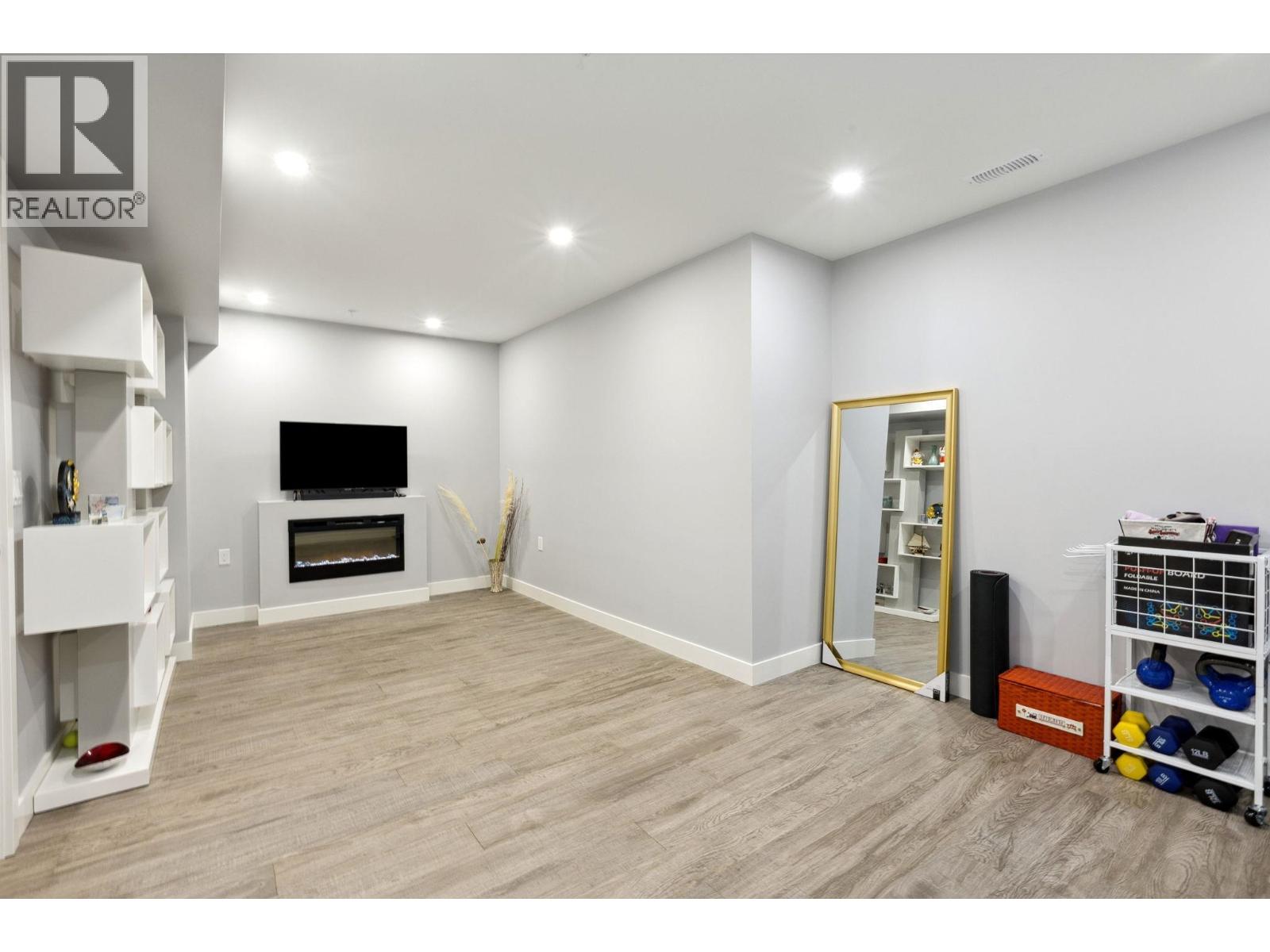 Photo 18 of 4684 Capilano Road, North Vancouver BC