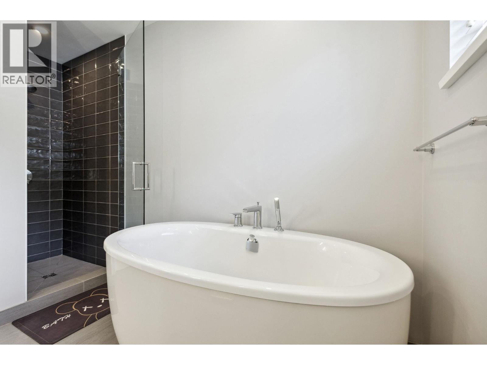 Photo 15 of 4684 Capilano Road, North Vancouver BC