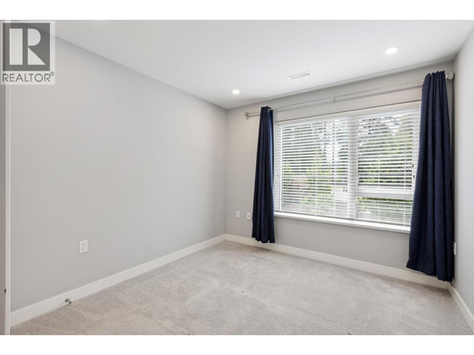 Photo 17 of 4684 Capilano Road, North Vancouver BC
