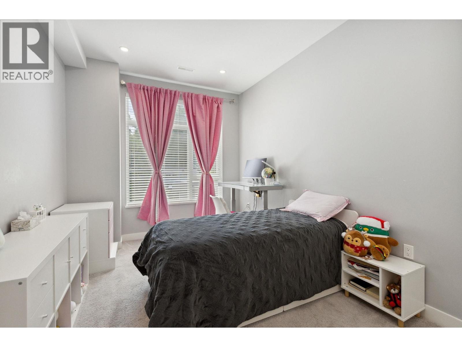 Photo 16 of 4684 Capilano Road, North Vancouver BC