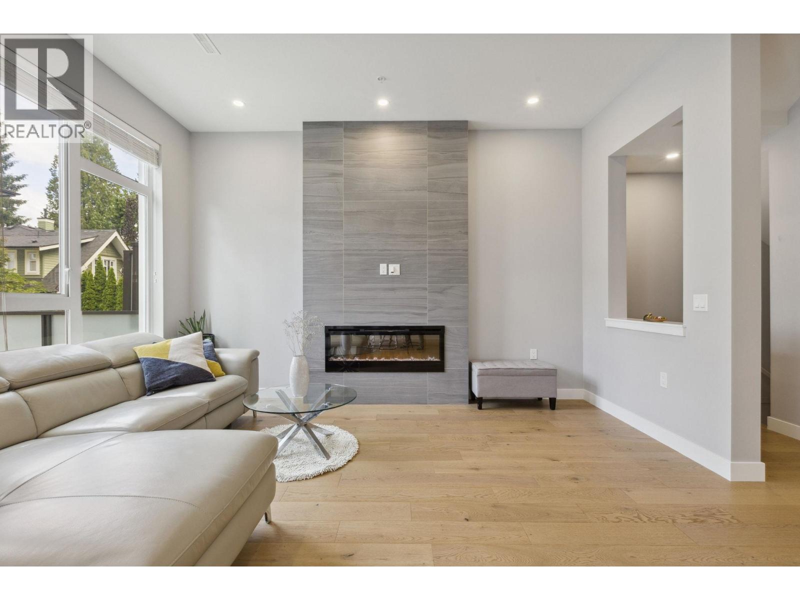 Photo 7 of 4684 Capilano Road, North Vancouver BC