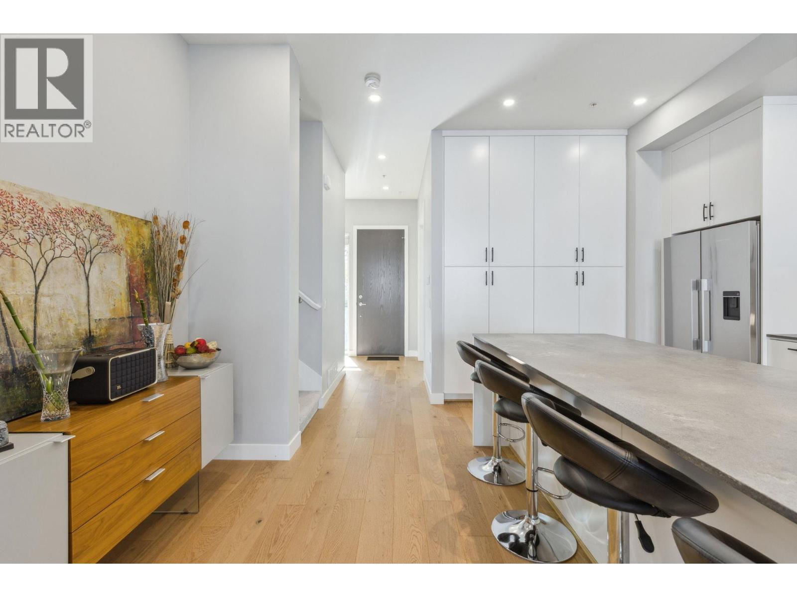 Photo 11 of 4684 Capilano Road, North Vancouver BC