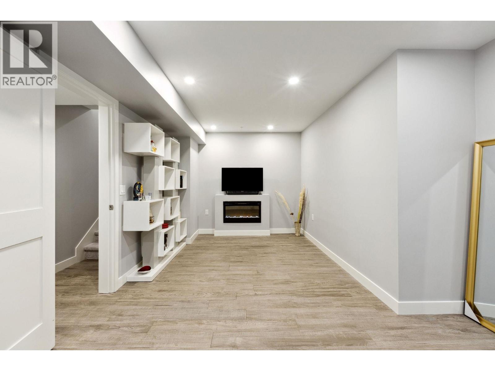 Photo 19 of 4684 Capilano Road, North Vancouver BC