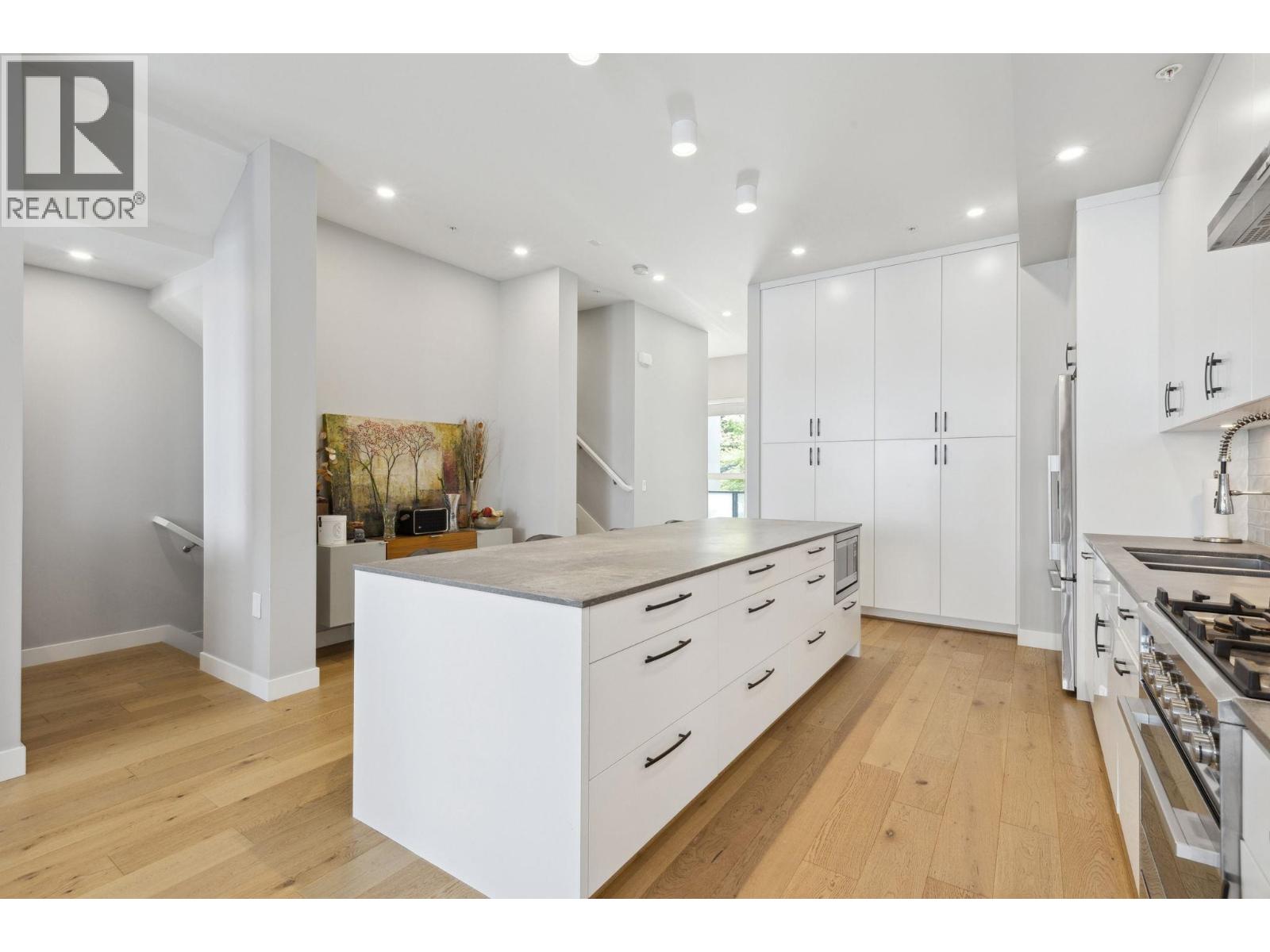 Photo 10 of 4684 Capilano Road, North Vancouver BC