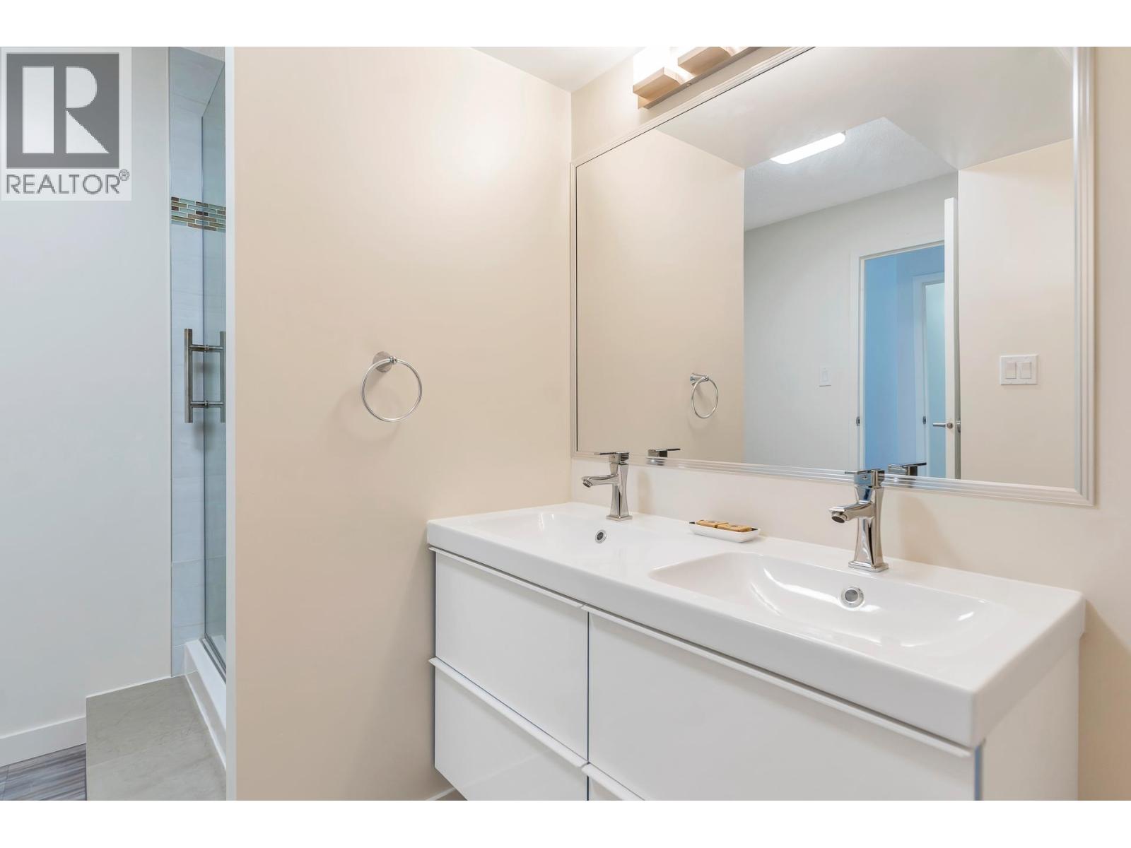 Photo 15 of 805 710 Seventh Avenue, New Westminster BC