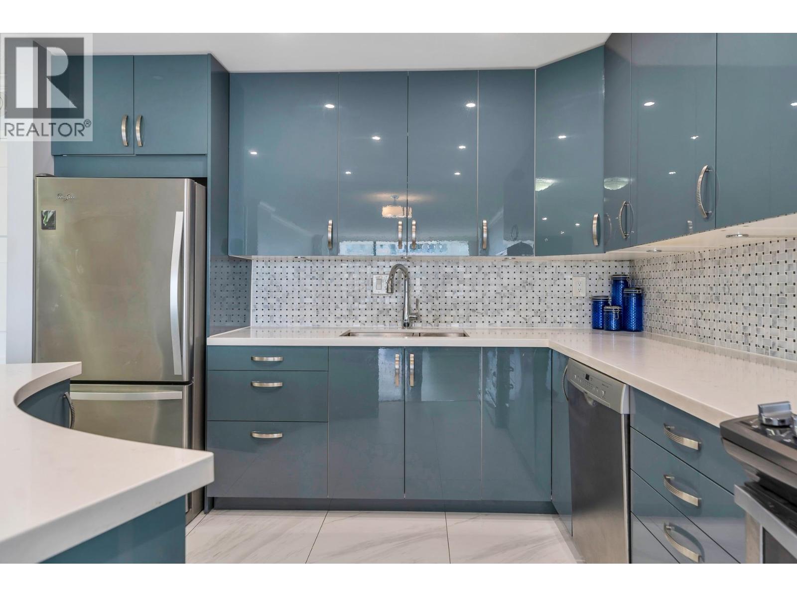 Photo 14 of 805 710 Seventh Avenue, New Westminster BC