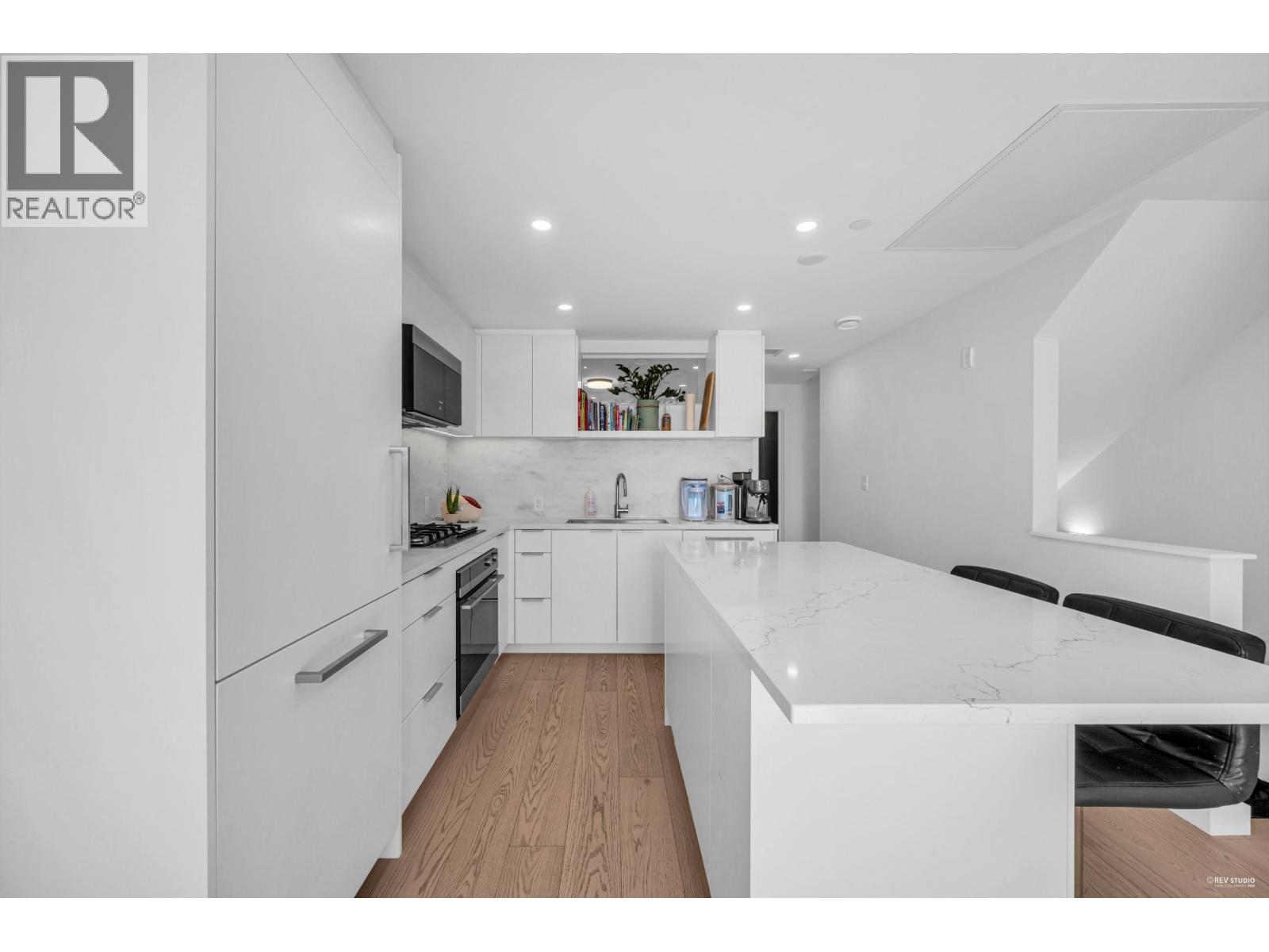 Photo 4 of 116 650 E 2nd Street, North Vancouver BC