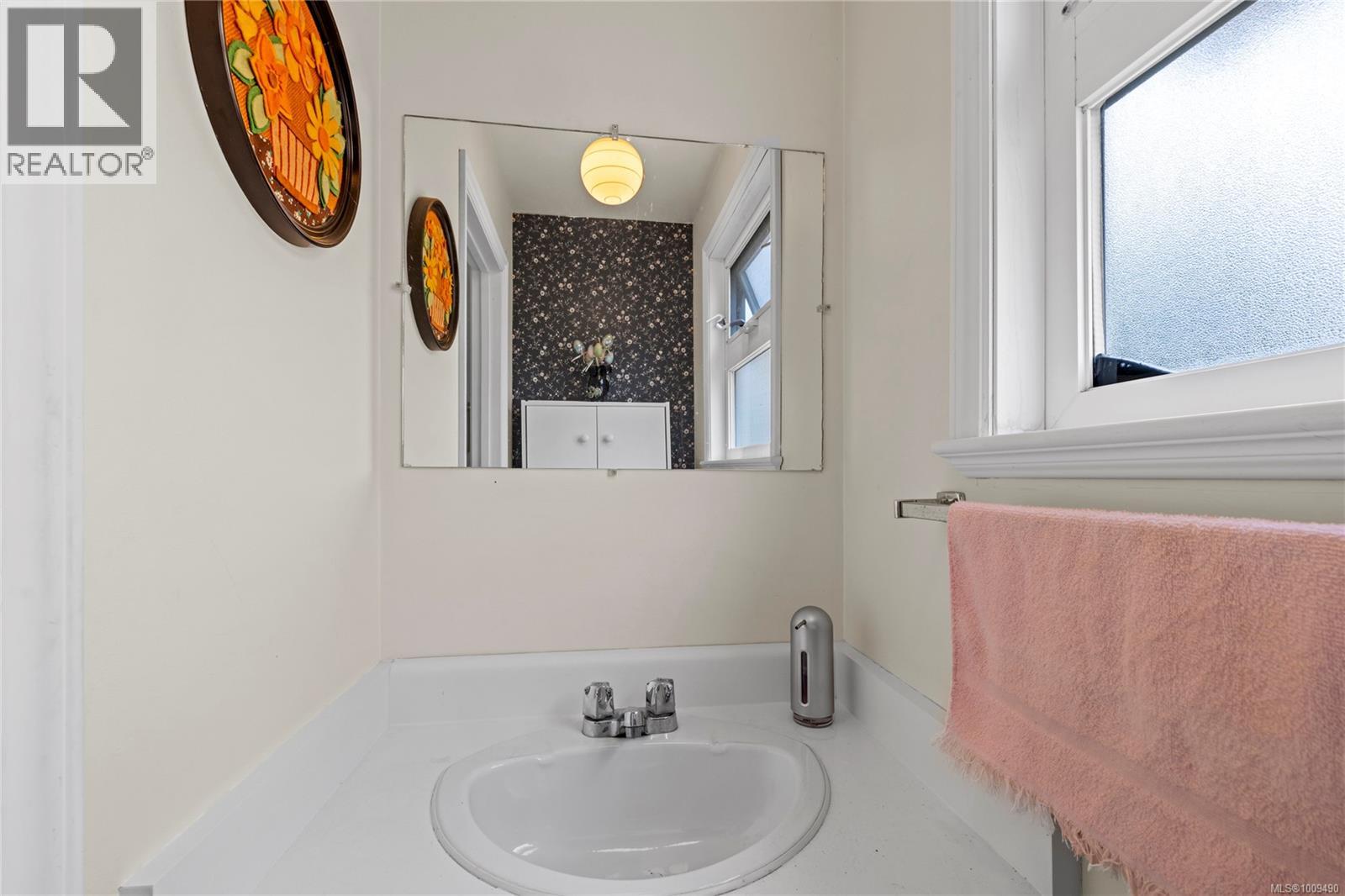 Photo 20 of 1624 Fuller St, Nanaimo BC