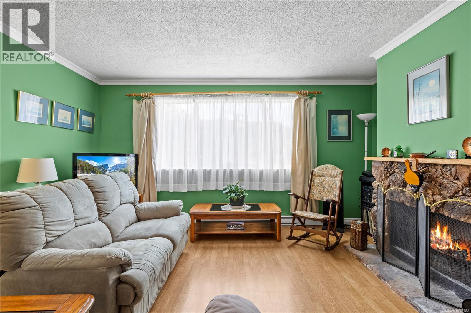Photo 5 of 1624 Fuller St, Nanaimo BC