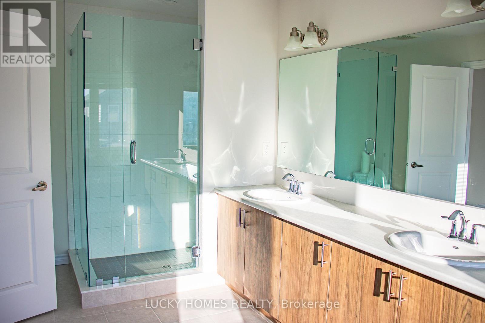 Photo 31 of 643 Lemay Grove, Peterborough North ON