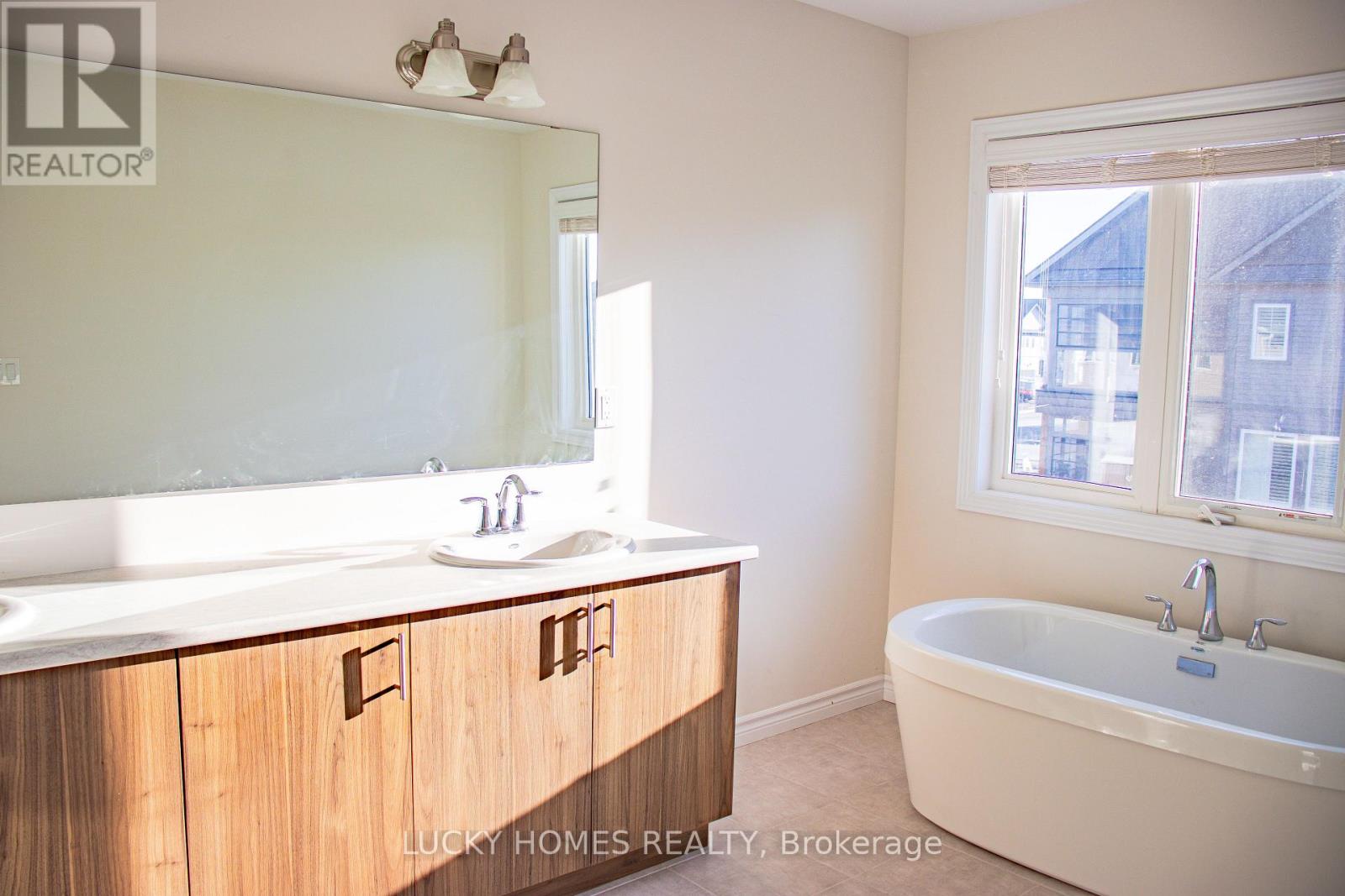 Photo 33 of 643 Lemay Grove, Peterborough North ON