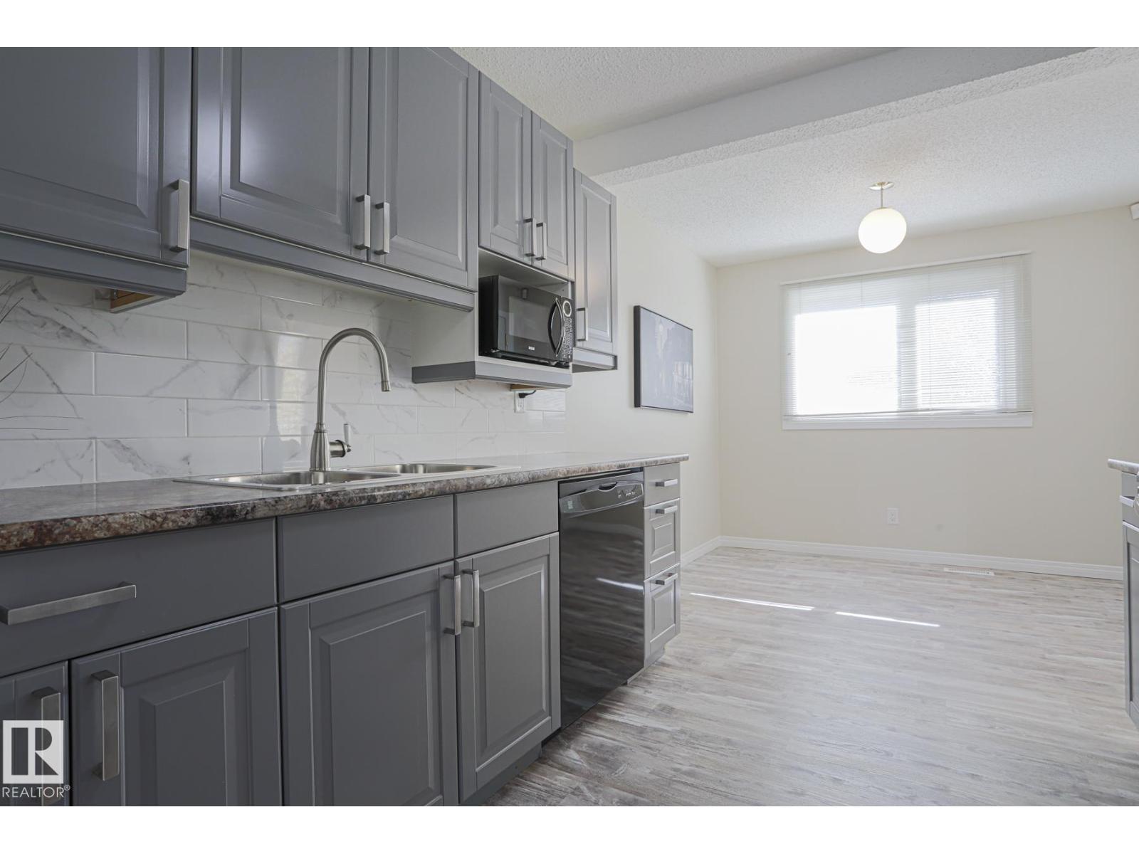 Photo 9 of 17 11115 27 Av Nw, Edmonton AB