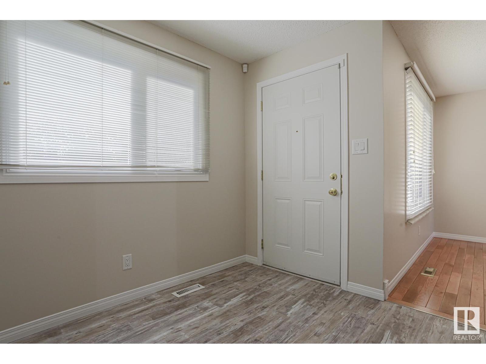 Photo 11 of 17 11115 27 Av Nw, Edmonton AB
