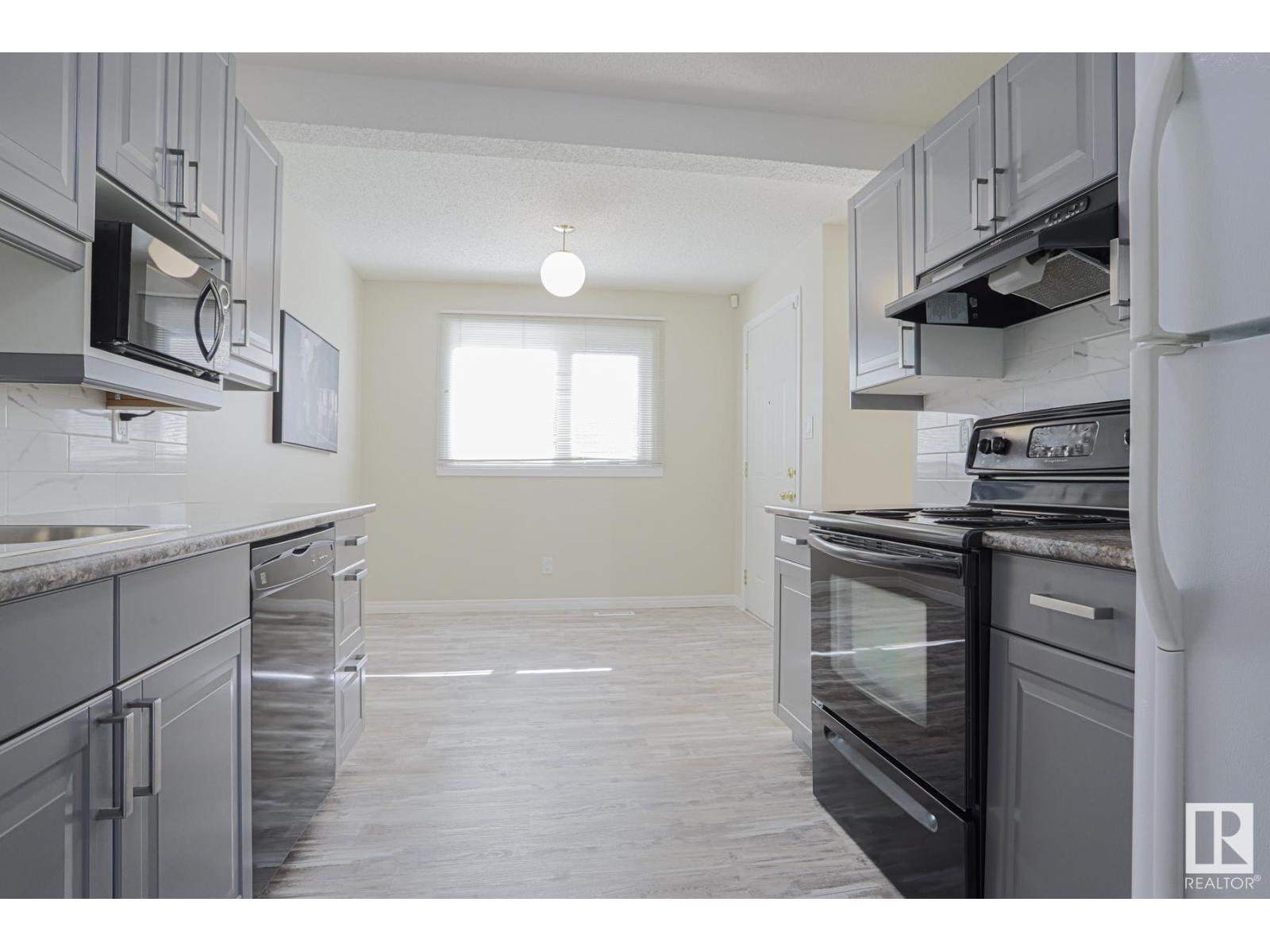 Photo 10 of 17 11115 27 Av Nw, Edmonton AB